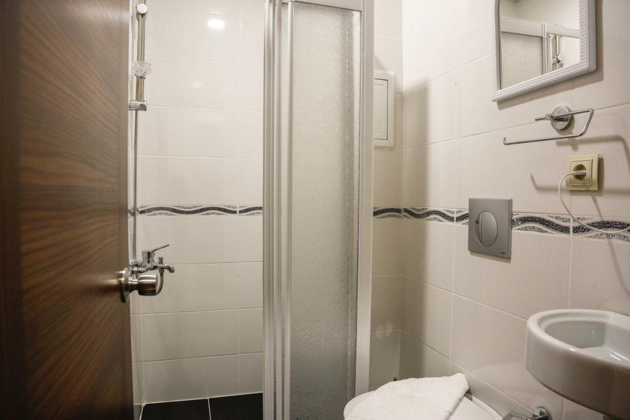 Double or Twin Room Bathroom