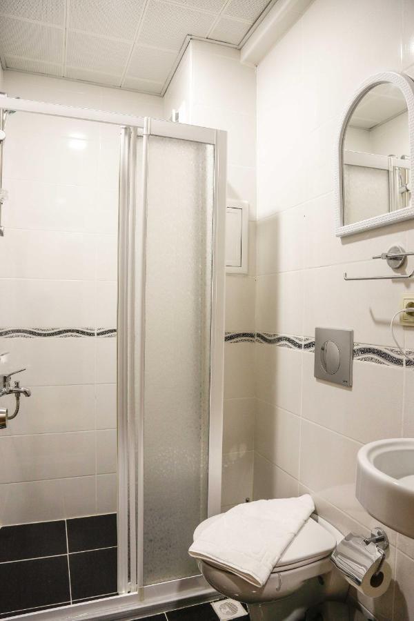 Double or Twin Room Bathroom