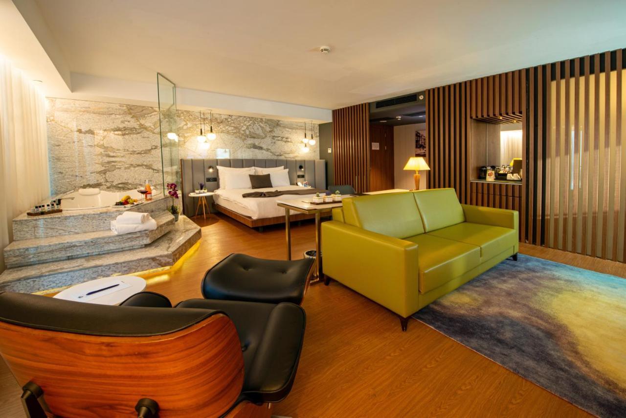 King Room Spa Bath