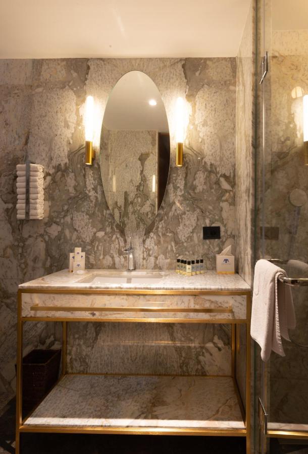 King Room Spa Bath