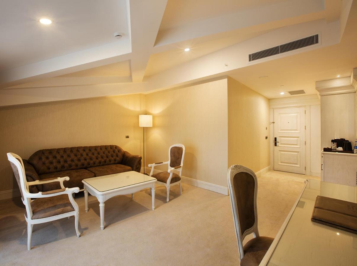 Suite Balcony,1281820447:JPEG