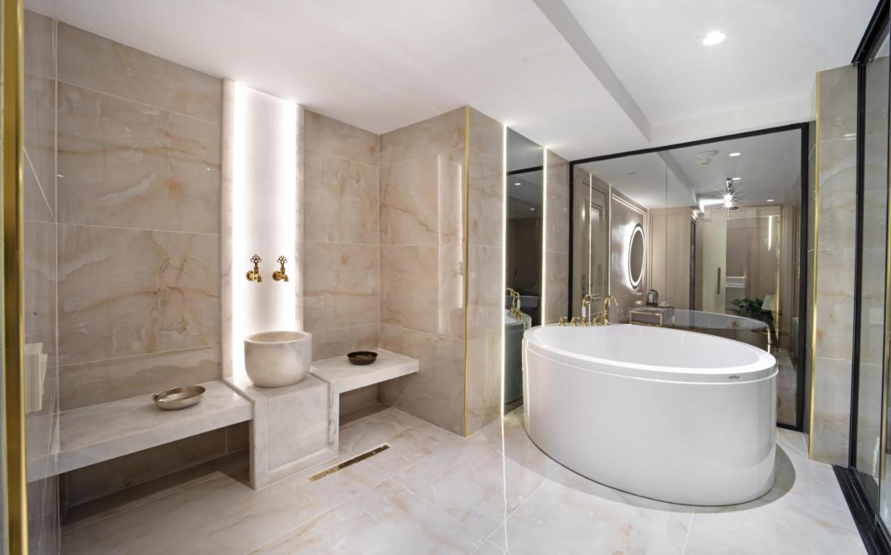 Executive Suite with Turkish Hammam ~ Bathtub & Fireplace