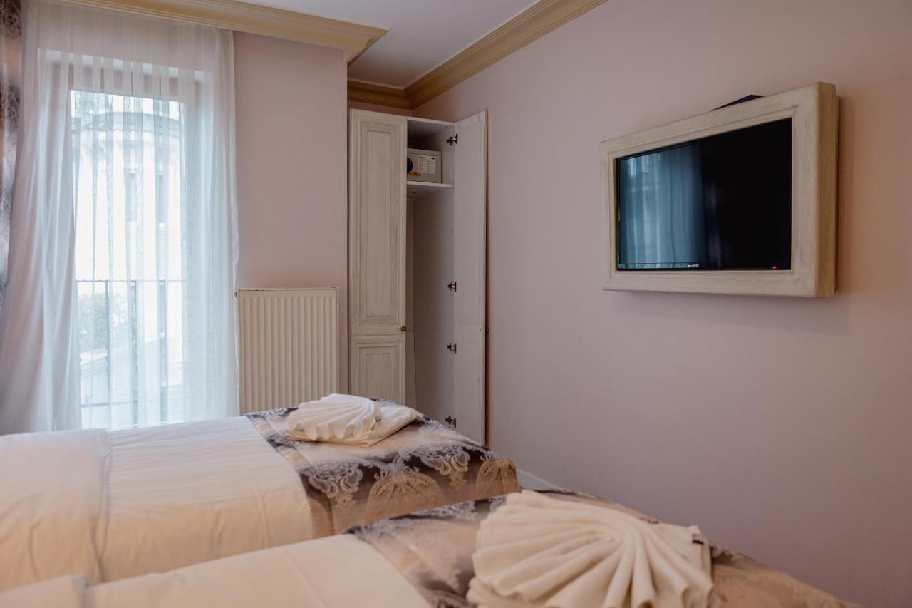 Tweepersoonskamer met 2 Aparte Bedden en Eigen Badkamer