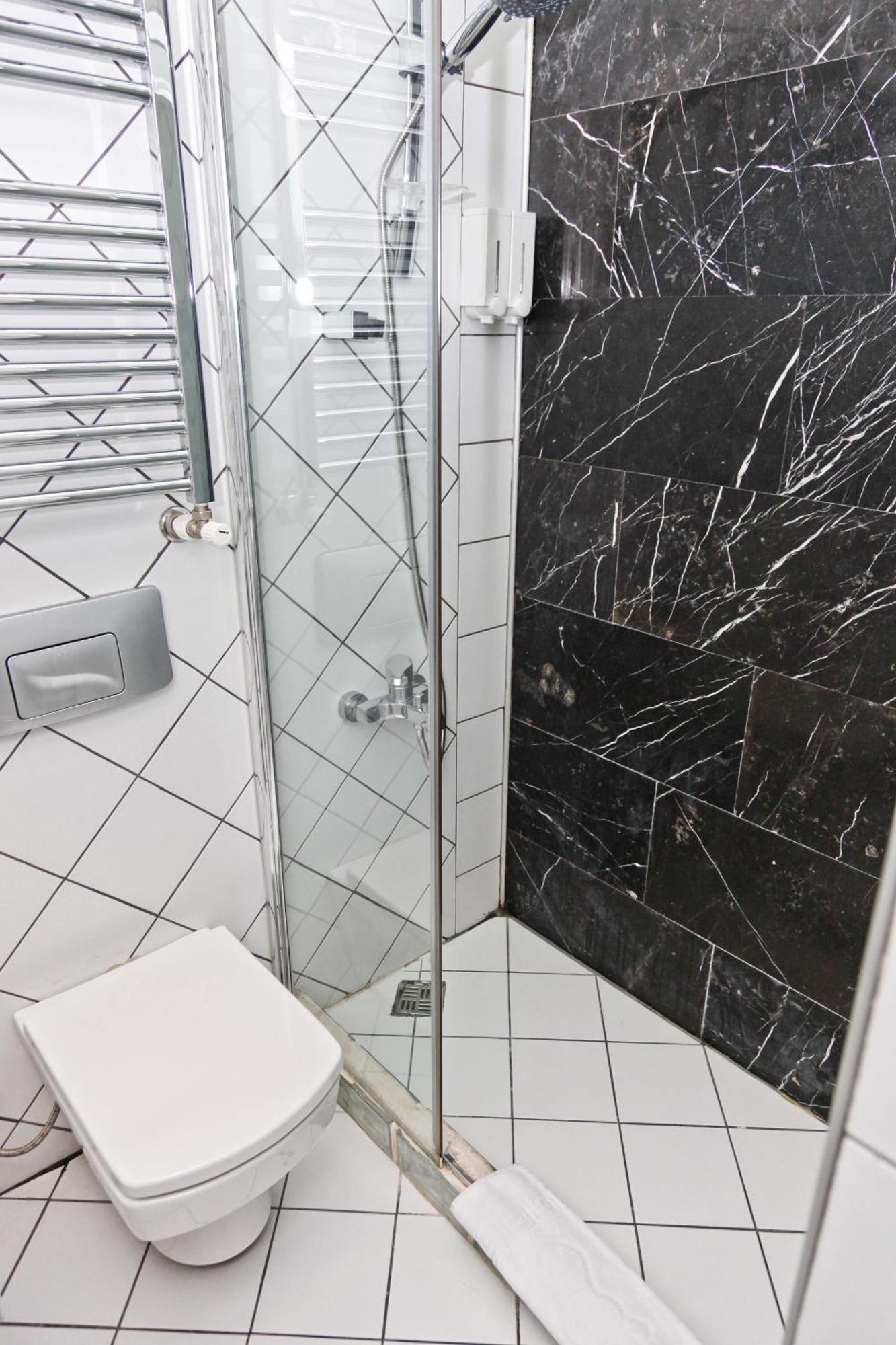 Superior Double or Twin Room,1368490802:JPEG