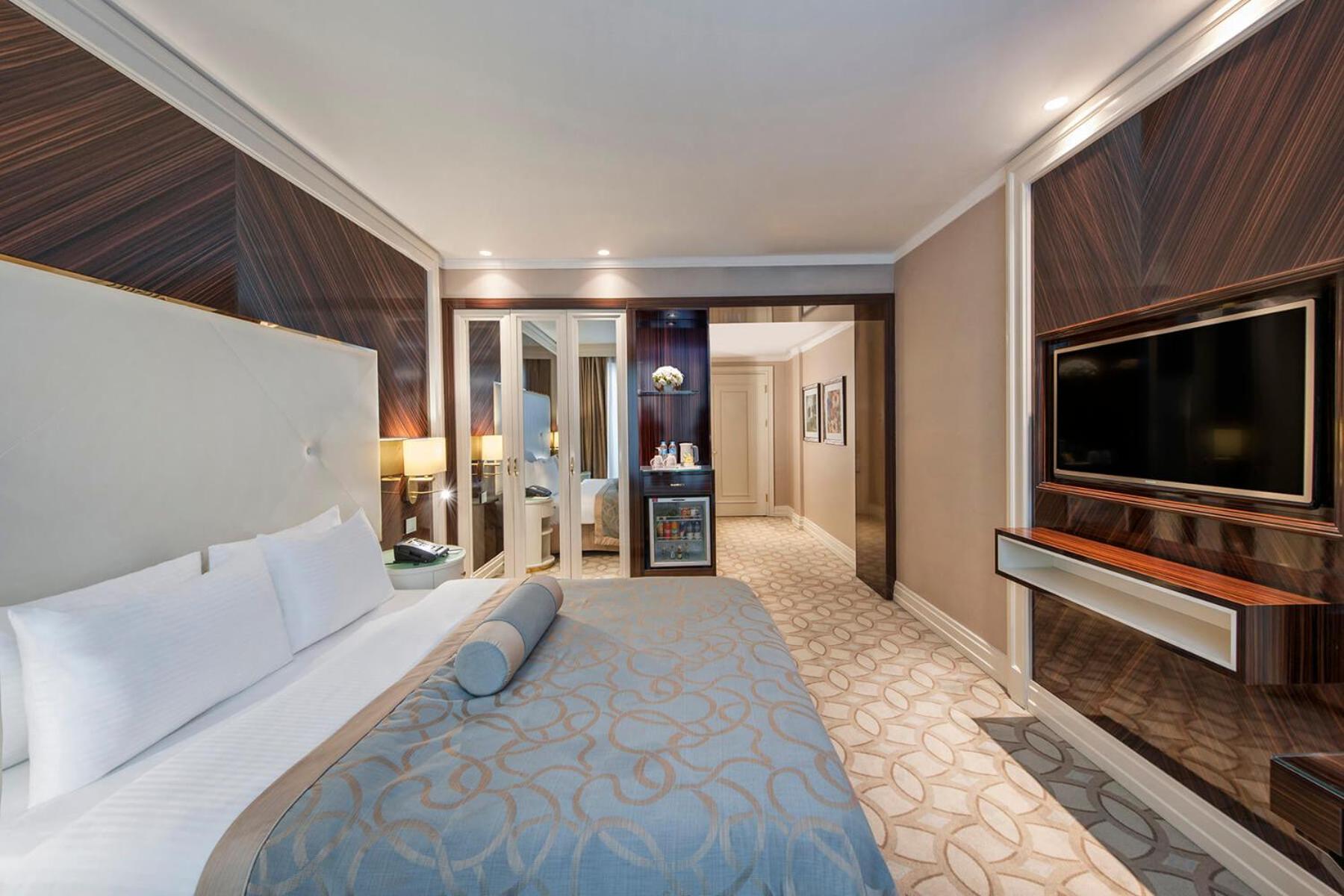 Premium Room Queen Size Bed,1127510280:JPEG