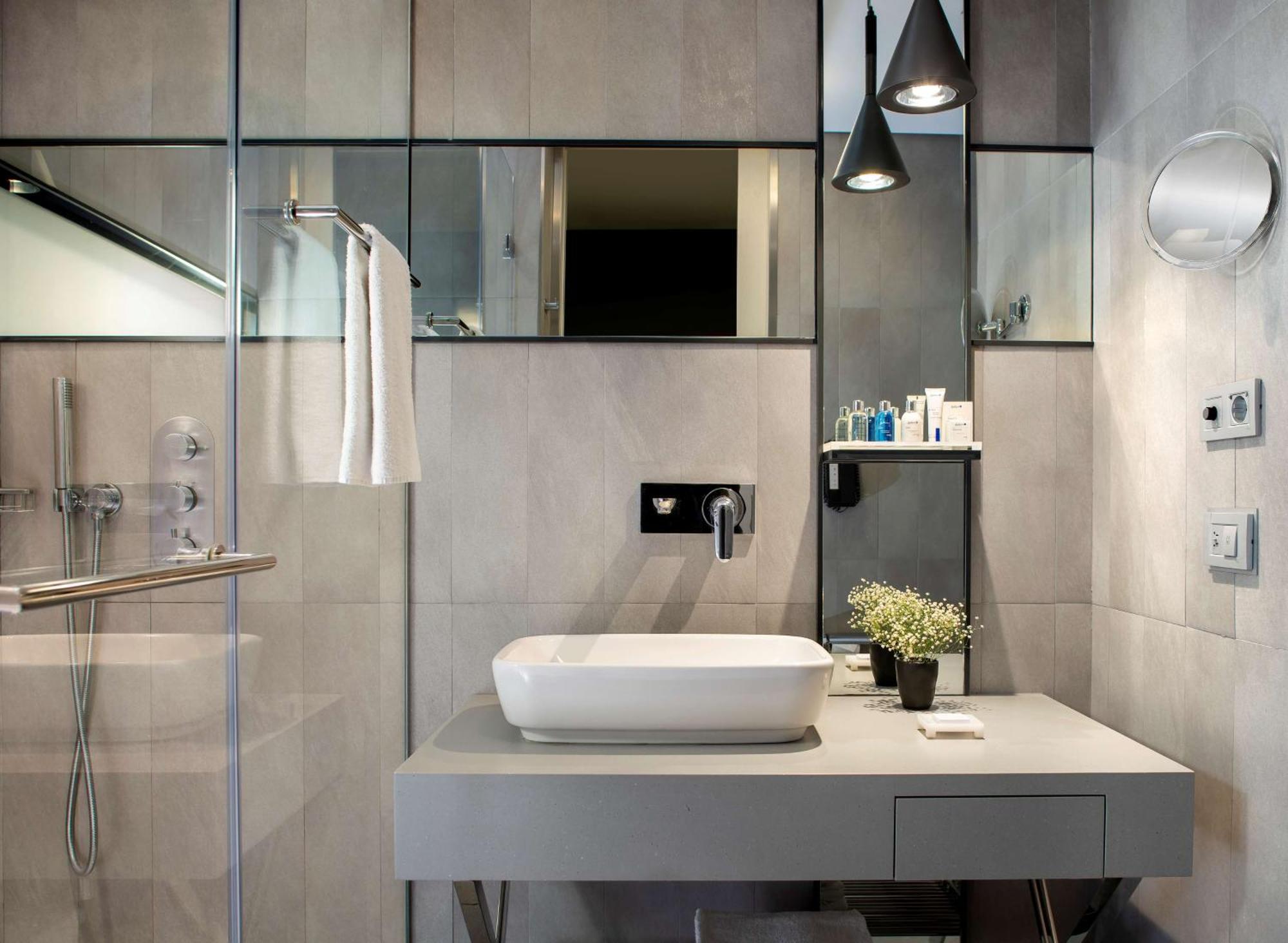 Standard Room,1209925000:JPEG