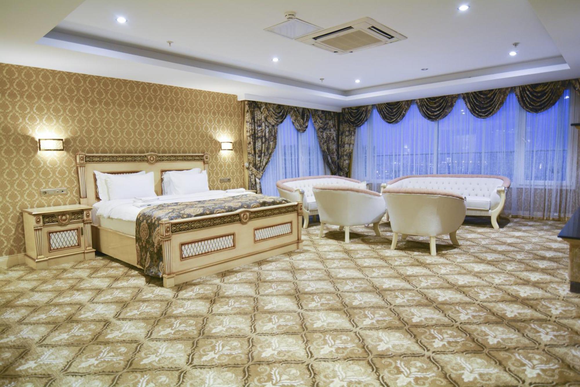 King Suite Spa Bath