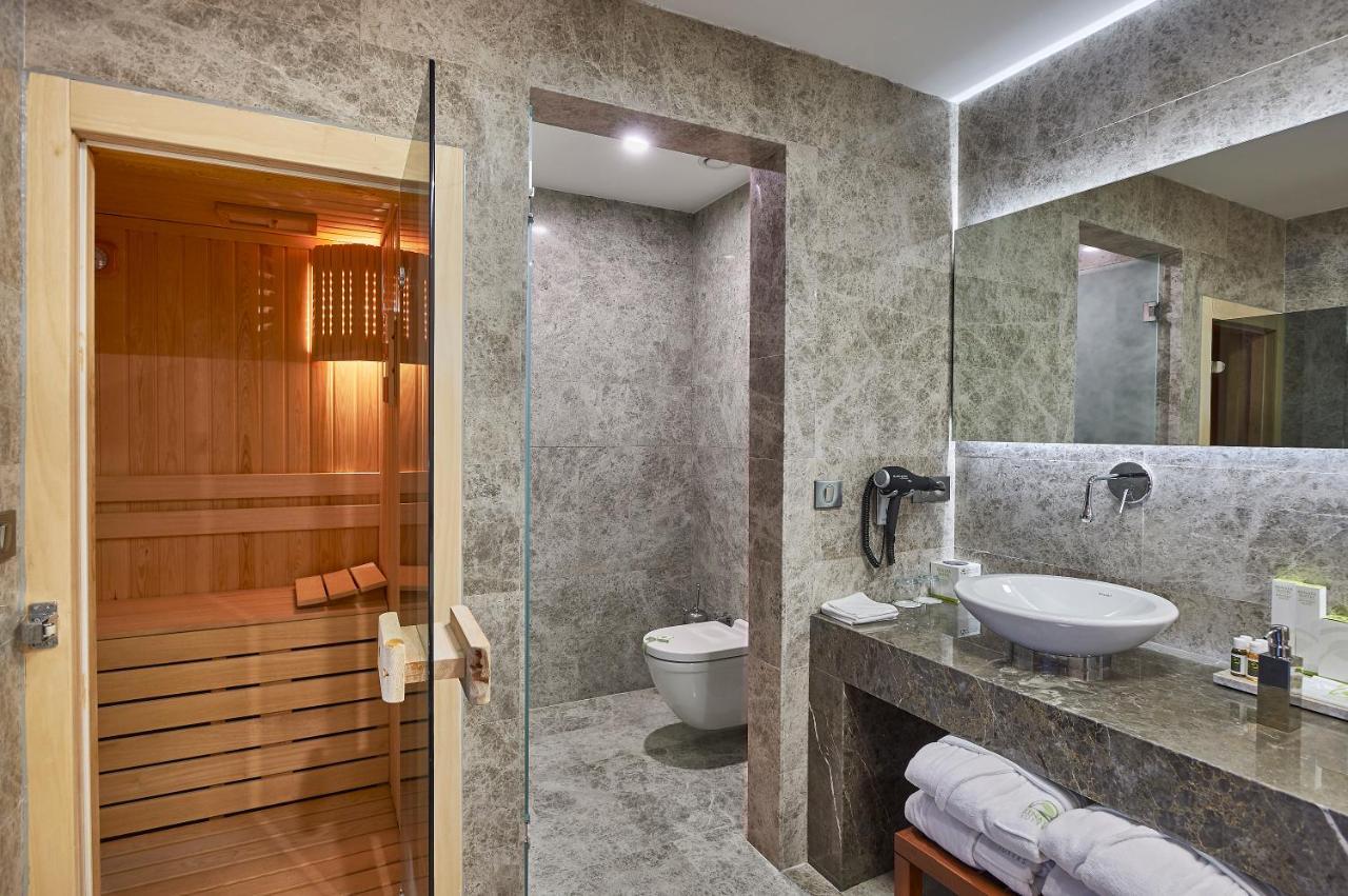 Penthouse Suite Sauna & Hot Tub