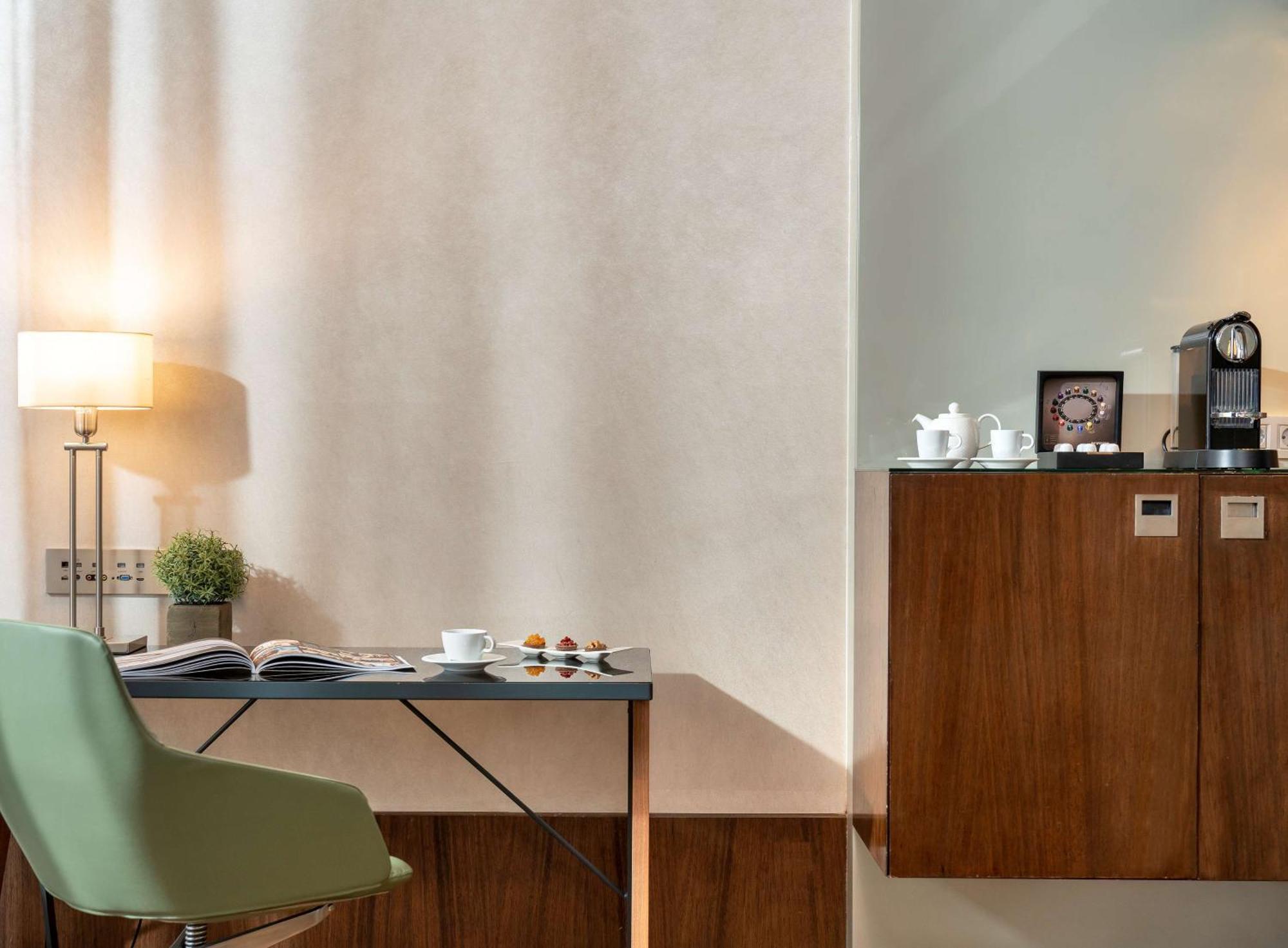 Junior Suite with Terrace and City view