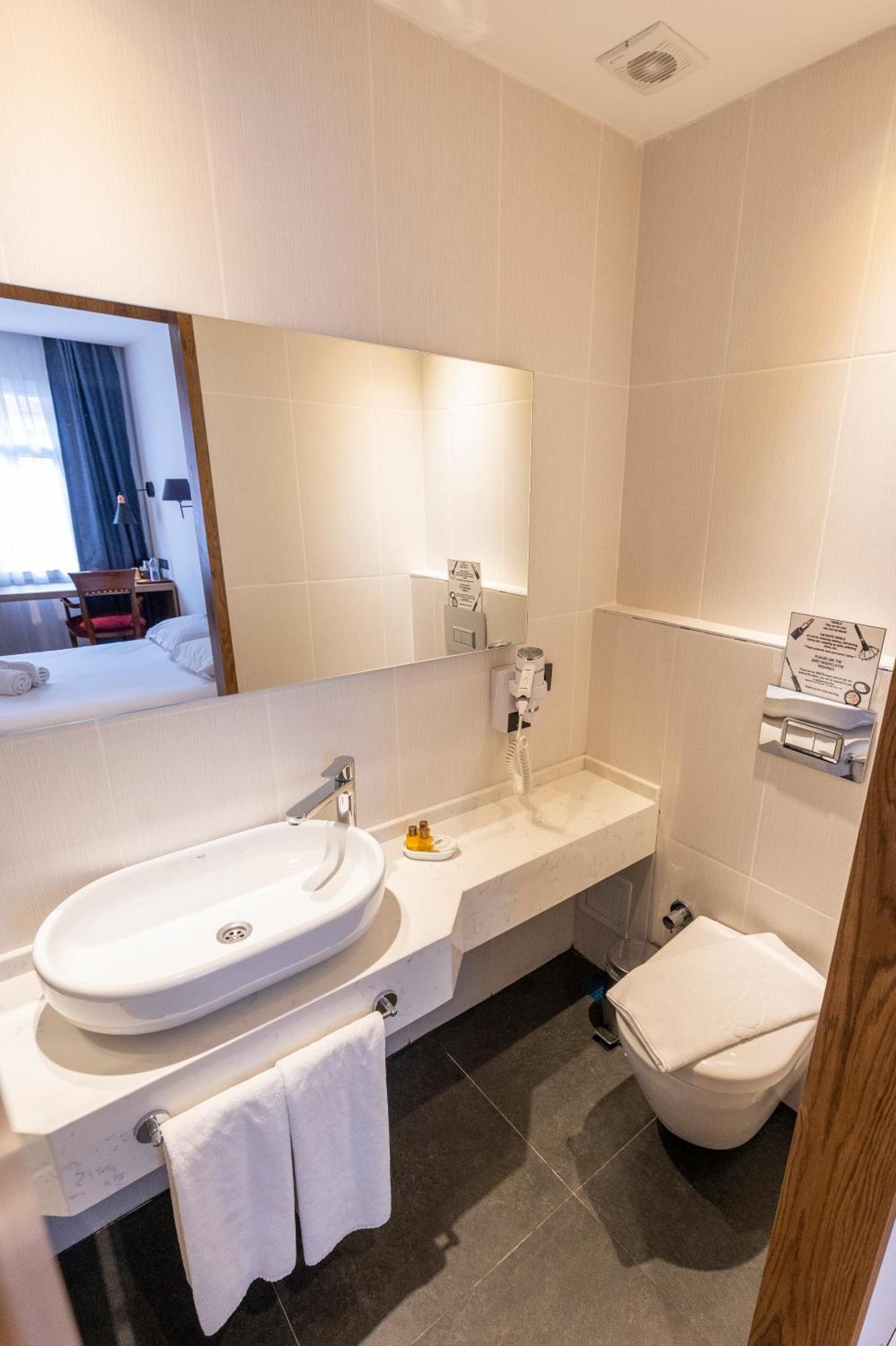 Connecting Family Rooms,1600213485:JPEG