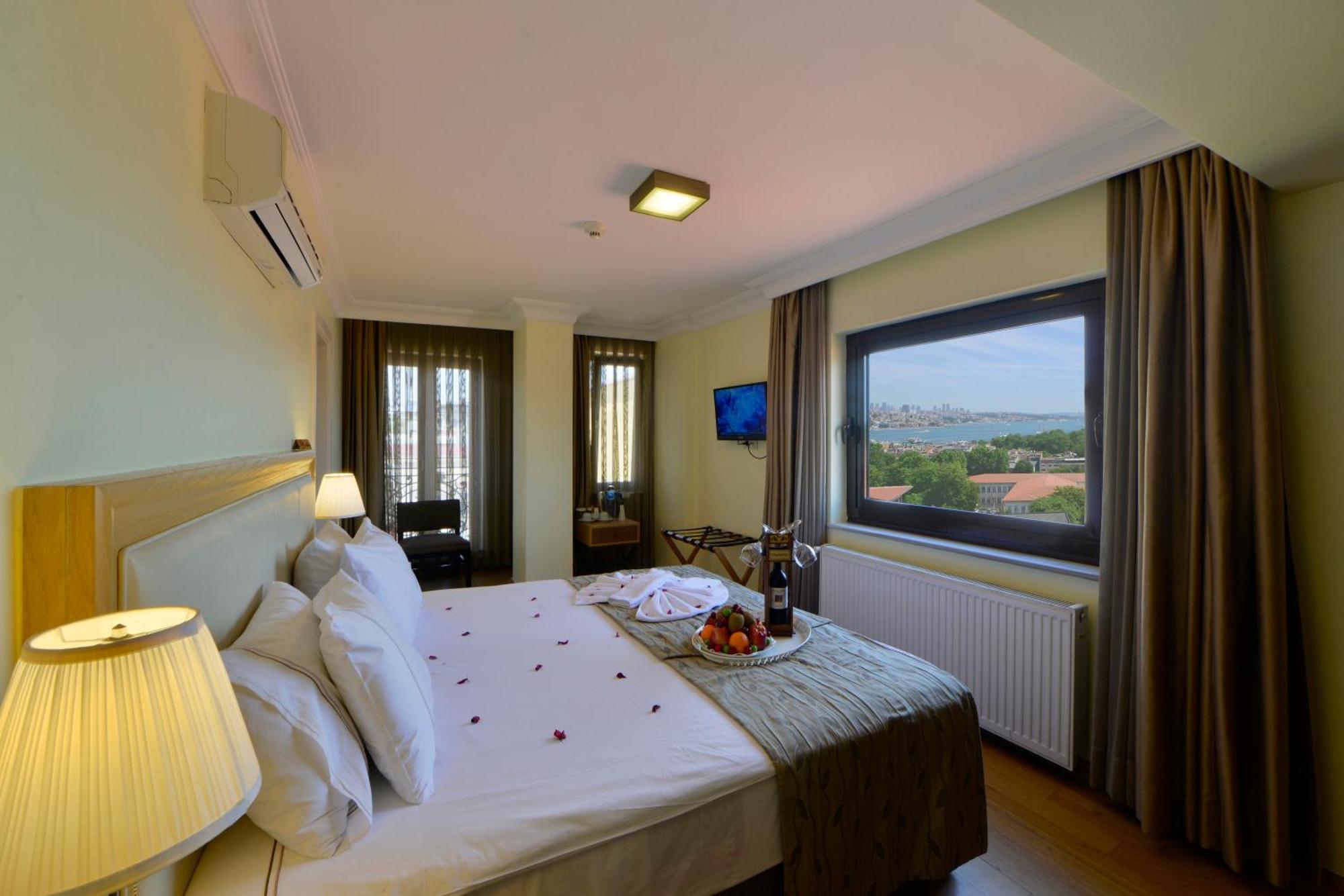 Deluxe Double or Twin Room Sea View
