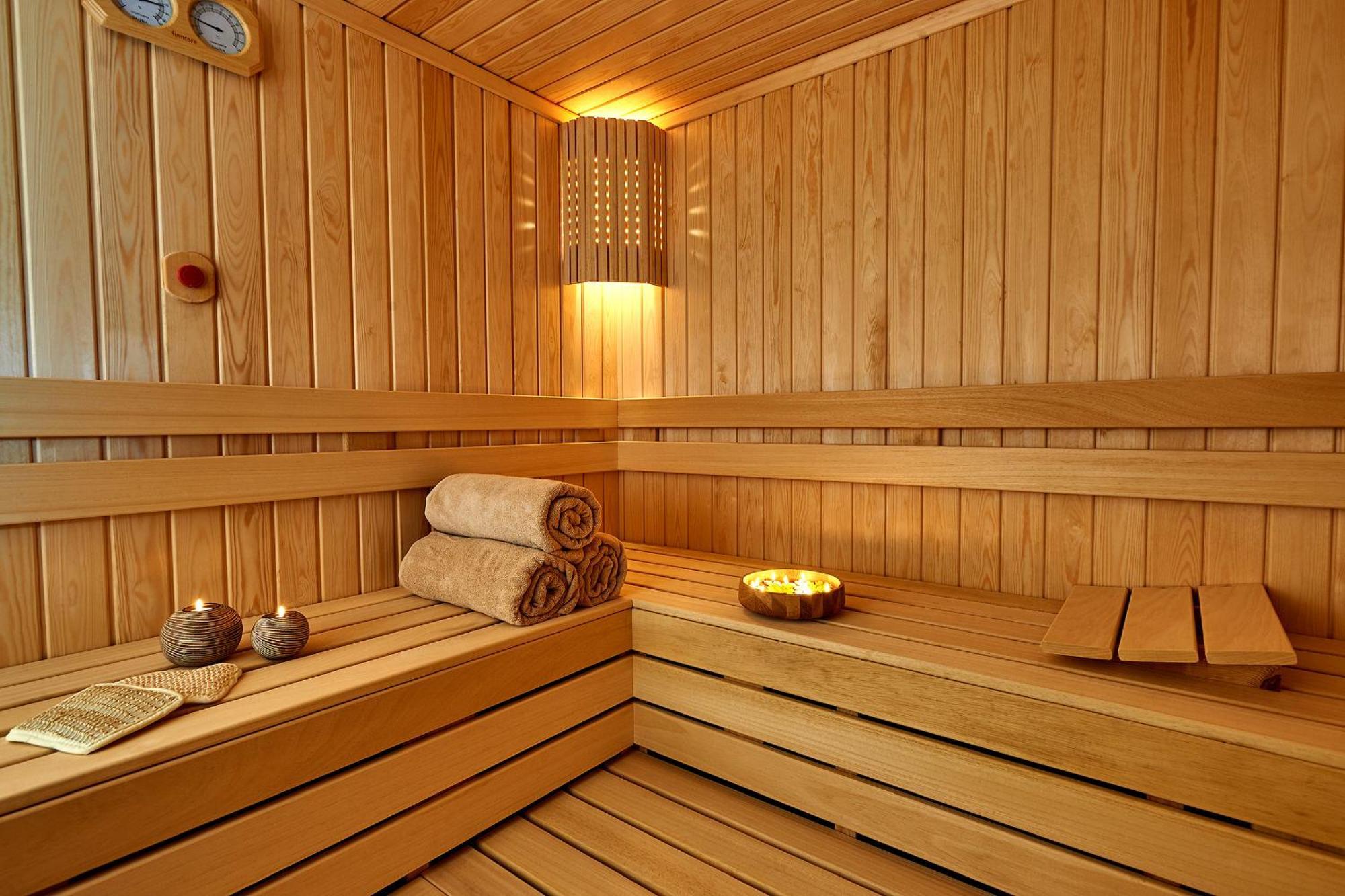Penthouse Suite Sauna & Hot Tub