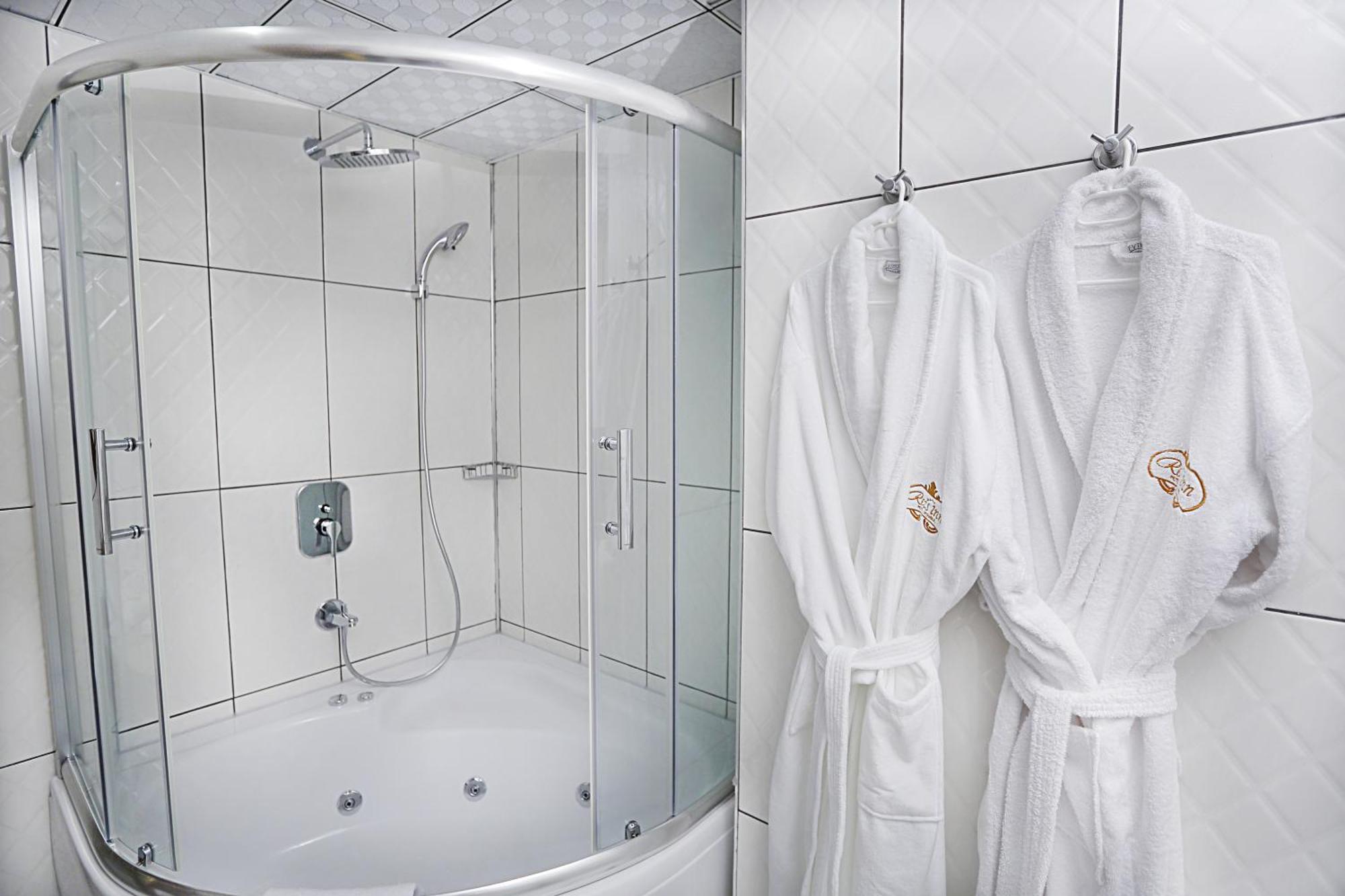King Suite Spa Bath