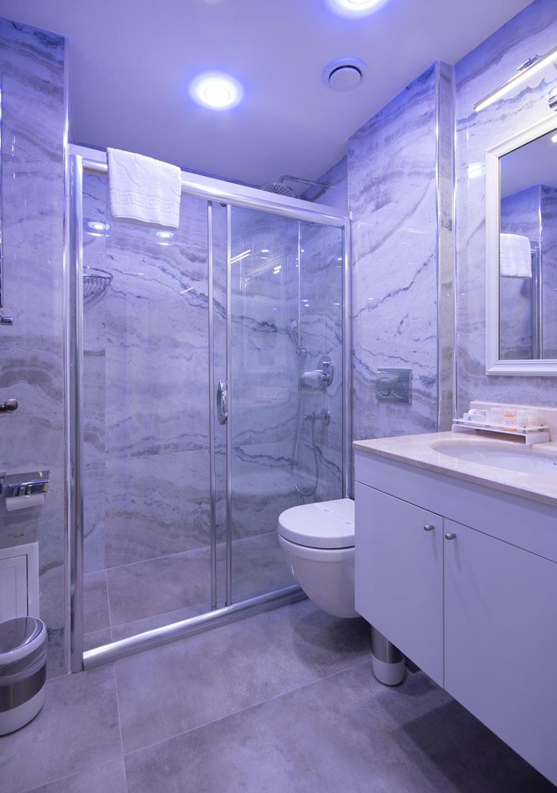 Corner Deluxe Room