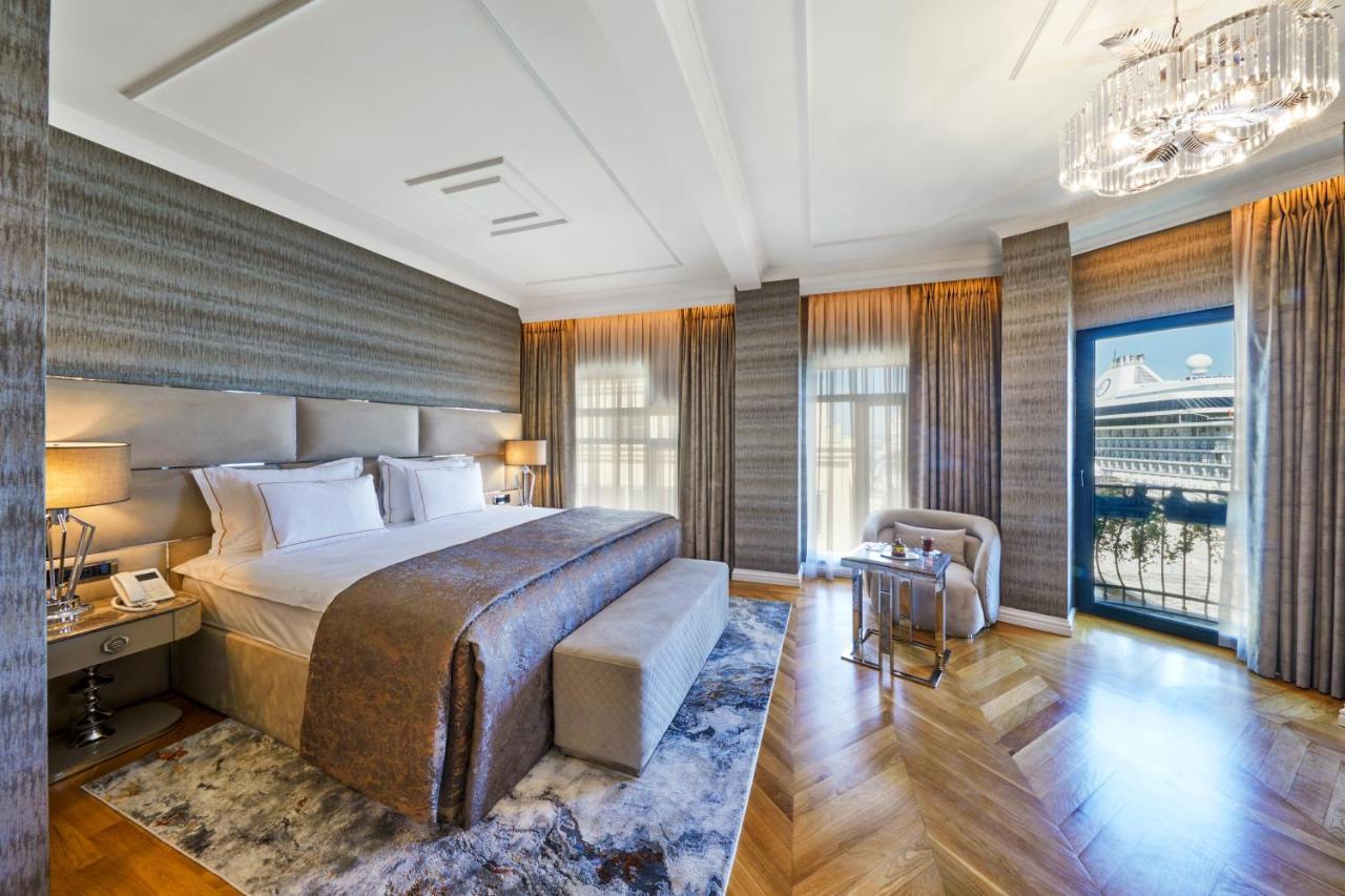 Corner Suite Partially Sea View Balcony