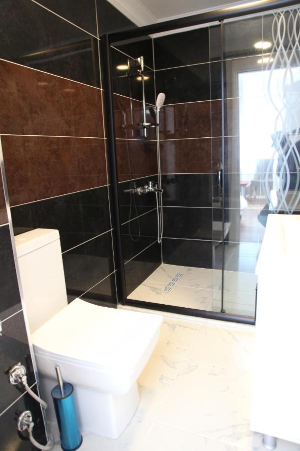 Deluxe Double Room Shower,1766418709:JPEG