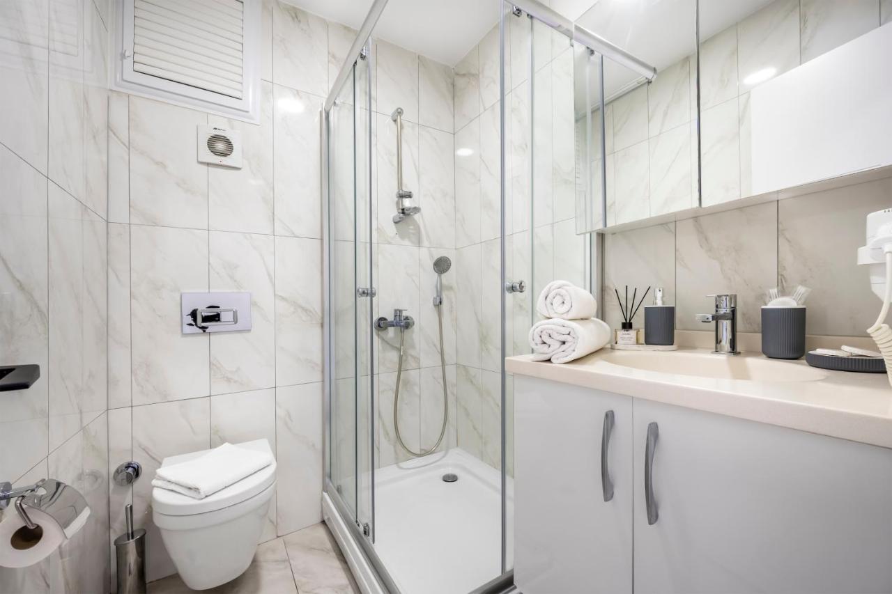 Penthouse Apartment with Terrace,1308813040:JPEG