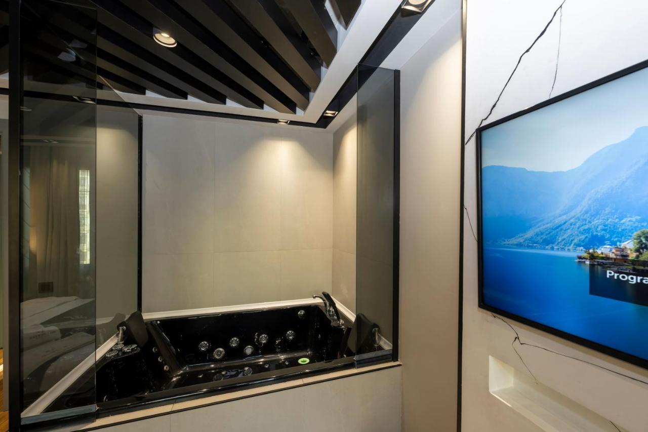 Deluxe Suite Spa Bath