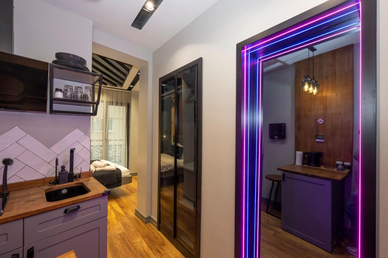 Studio Balcony Split Level