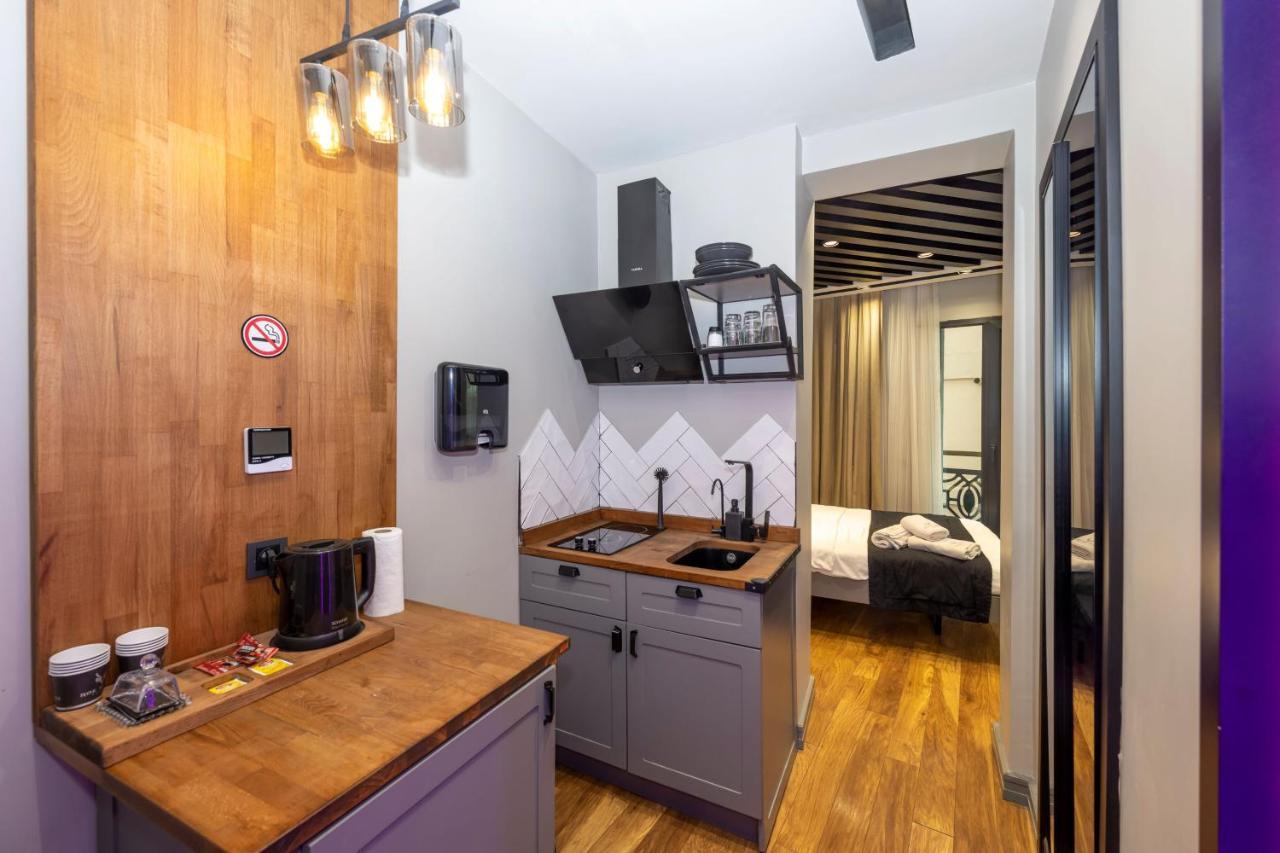 Studio Balcony Split Level