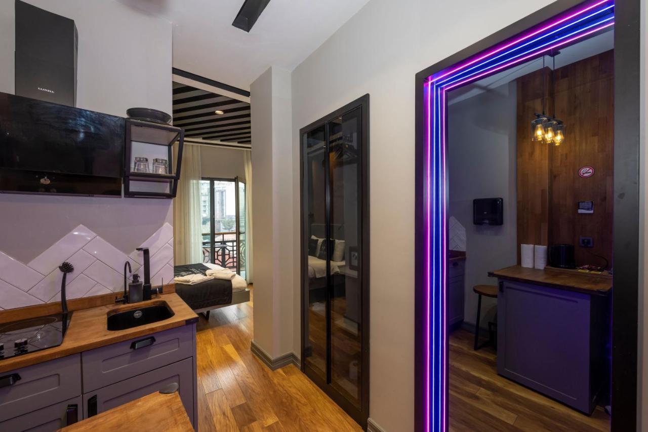 Studio Balcony Split Level