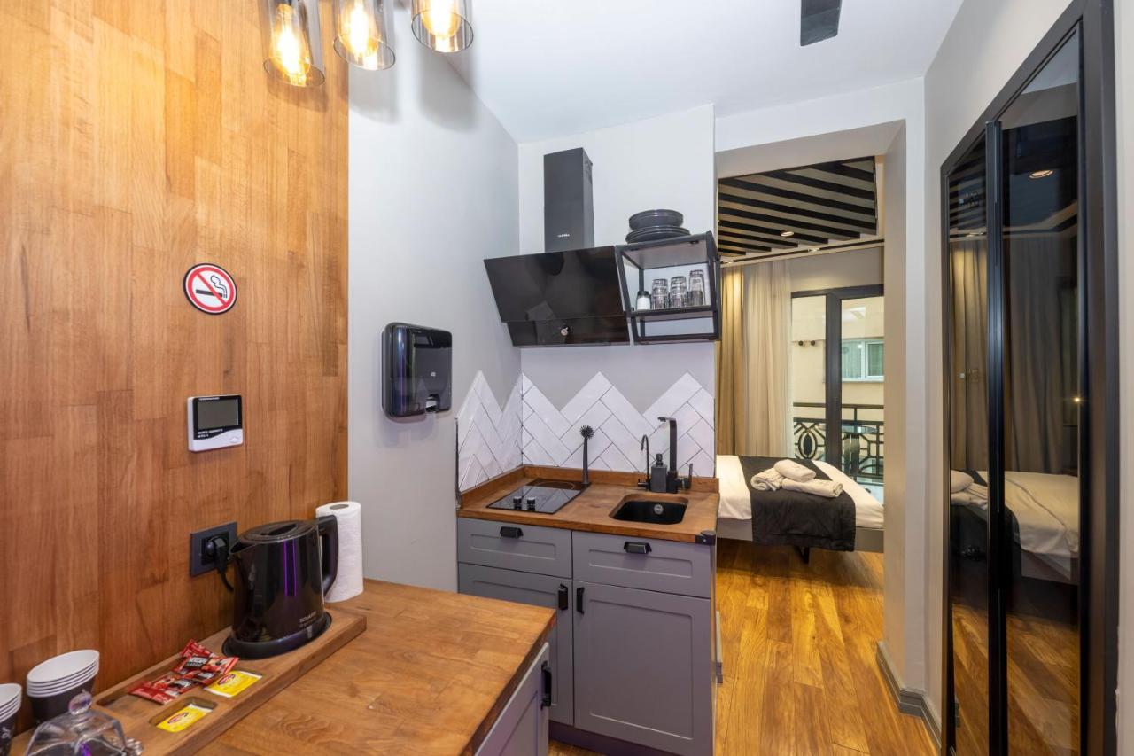 Studio Balcony Split Level