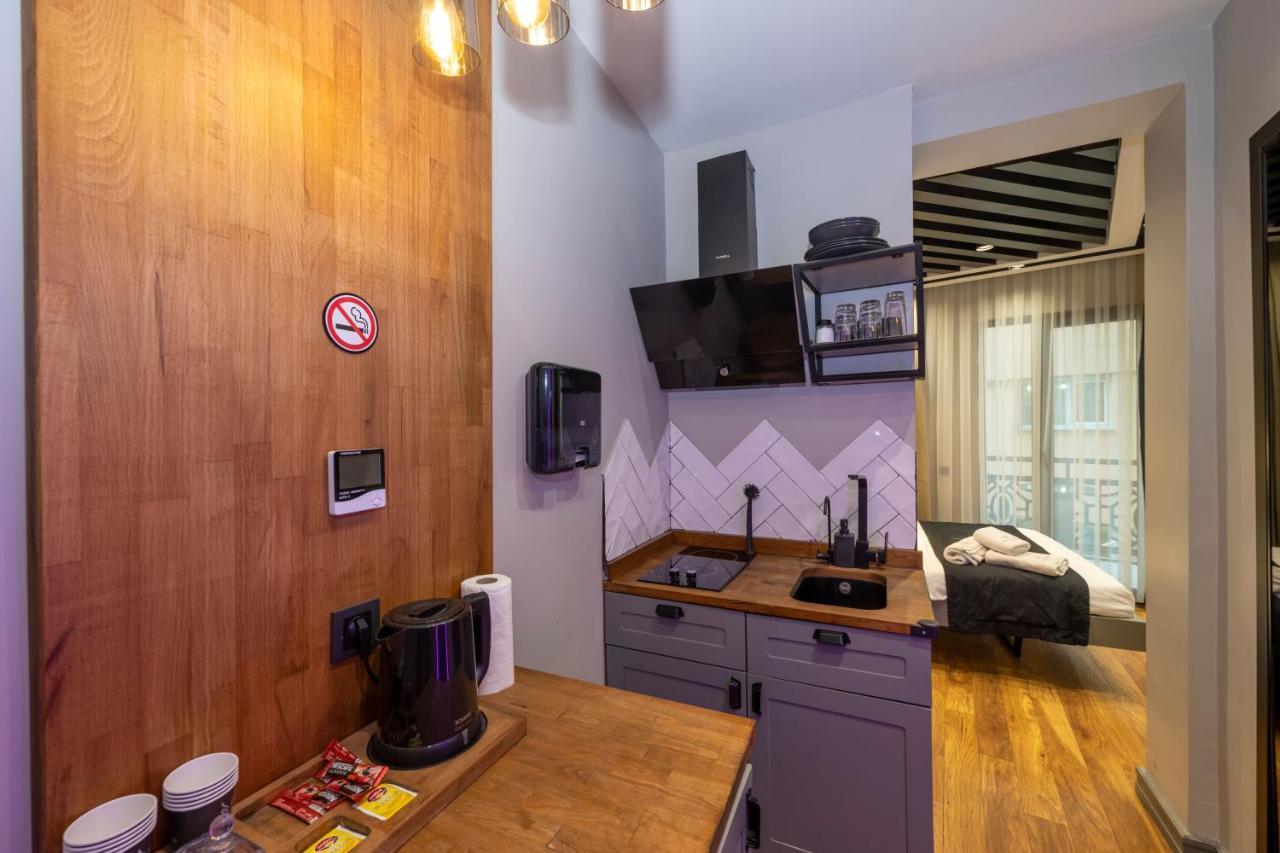 Studio Balcony Split Level