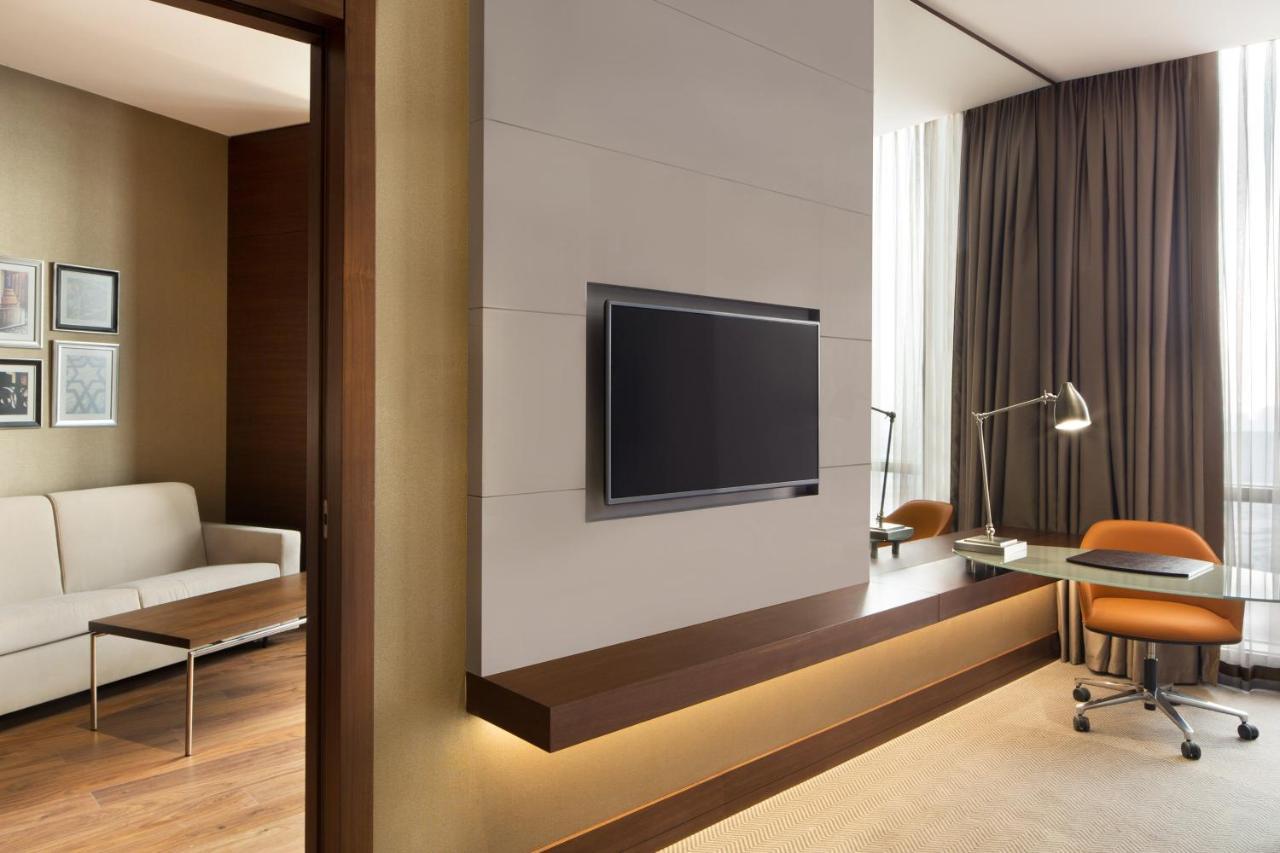 Suite Lit King-Size Exécutive avec Canapé-Lit et Accès au Salon