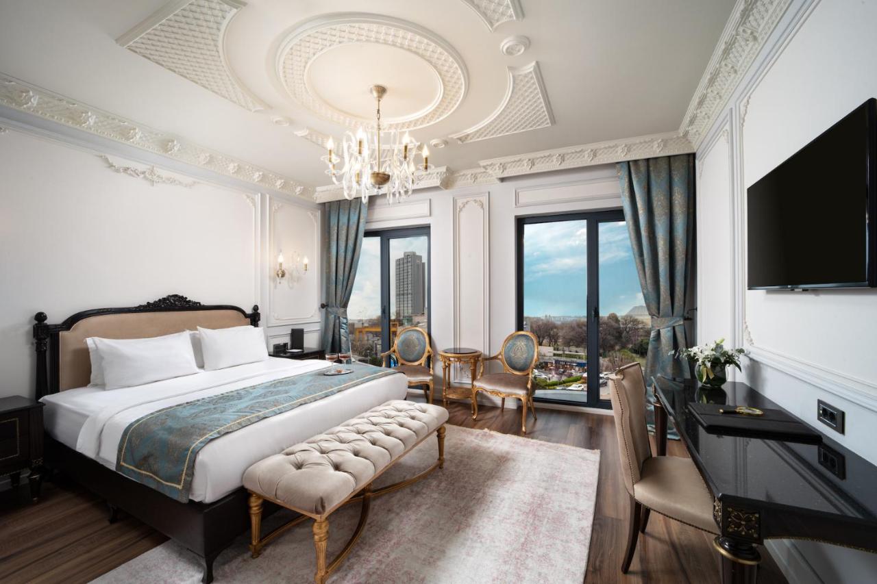 Superior King Room City View