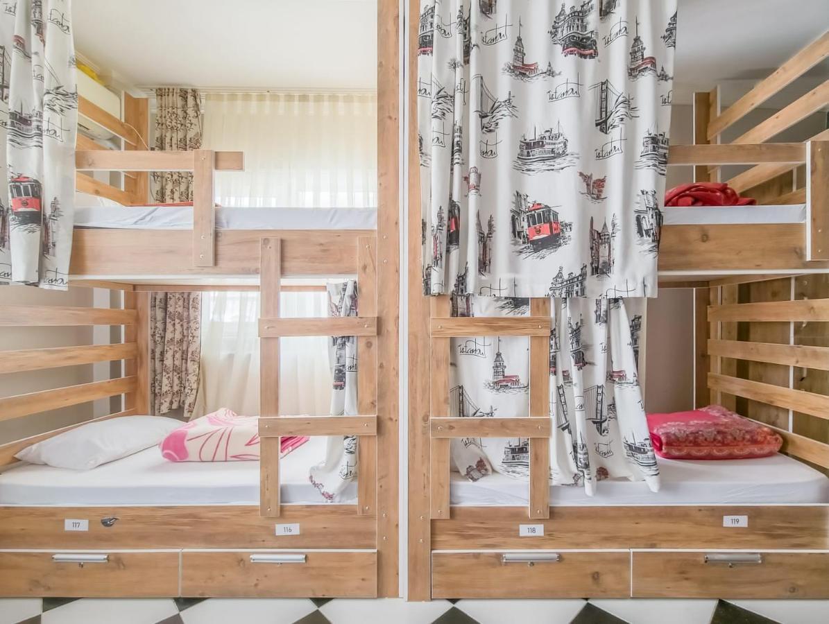 Bed 8-Bed Mixed Dormitory Room