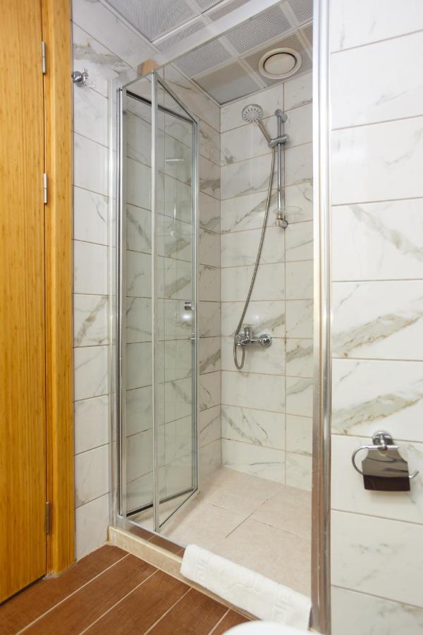 Quarto Econômico com Cama de Casal ou 2 de Solteiro - Sem Janela