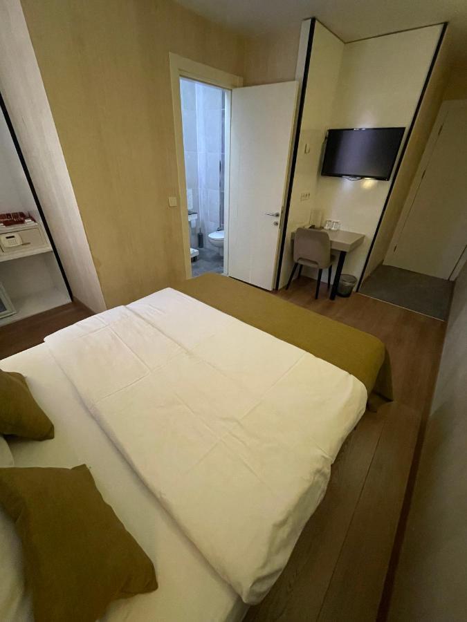 Large Double or Twin Room