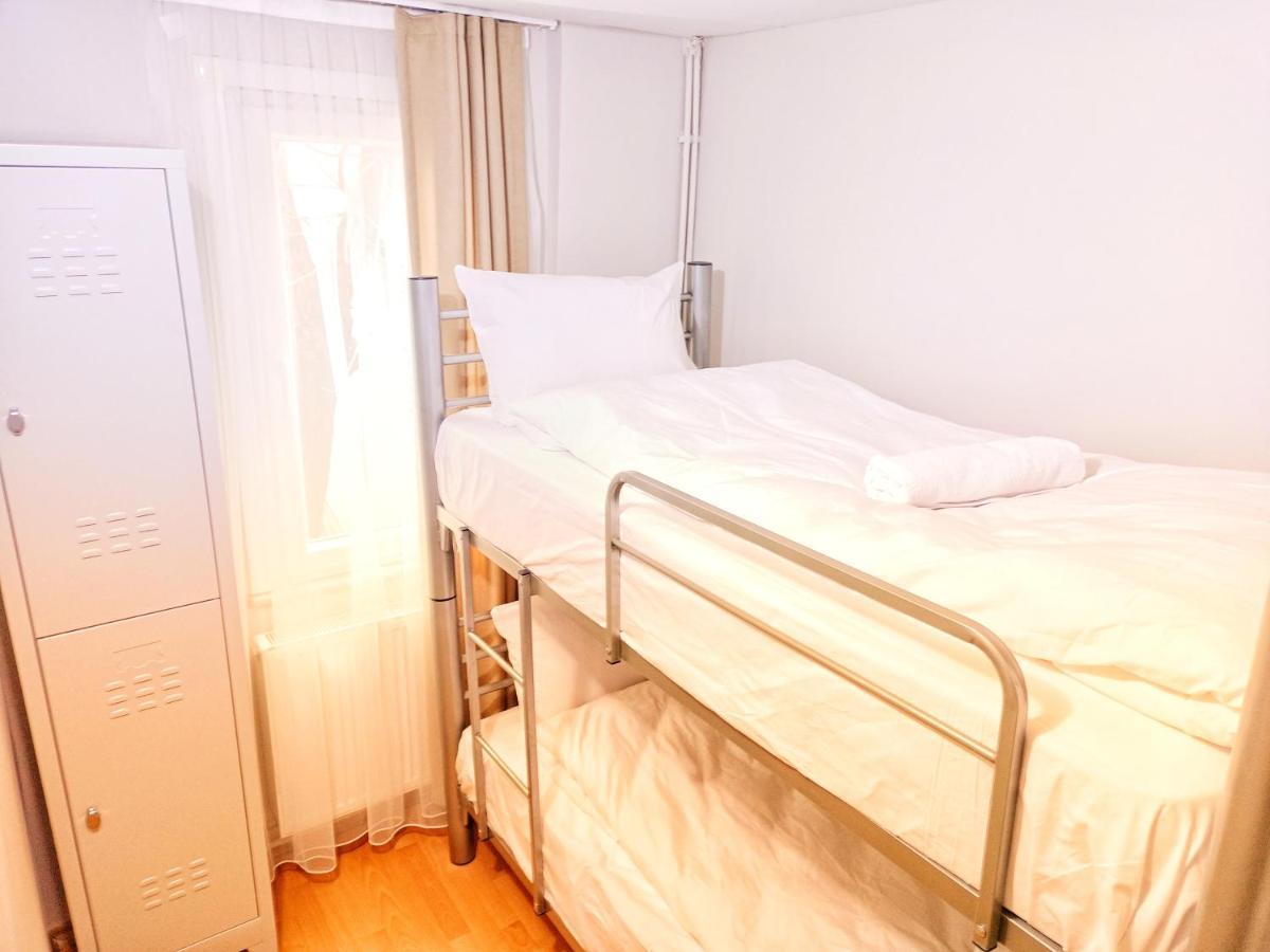 Køjeseng i sovesal for mænd