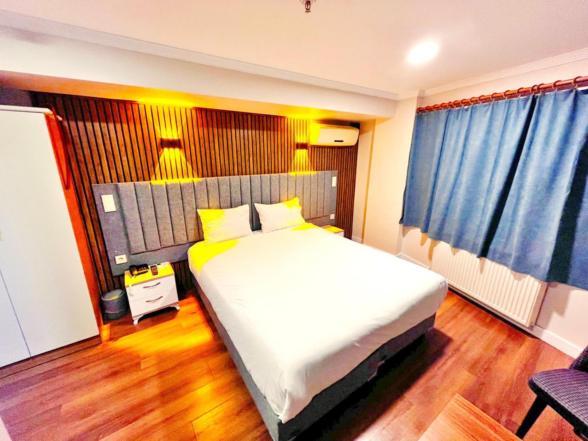 Queen Room with Sea View,1499009953:JPEG