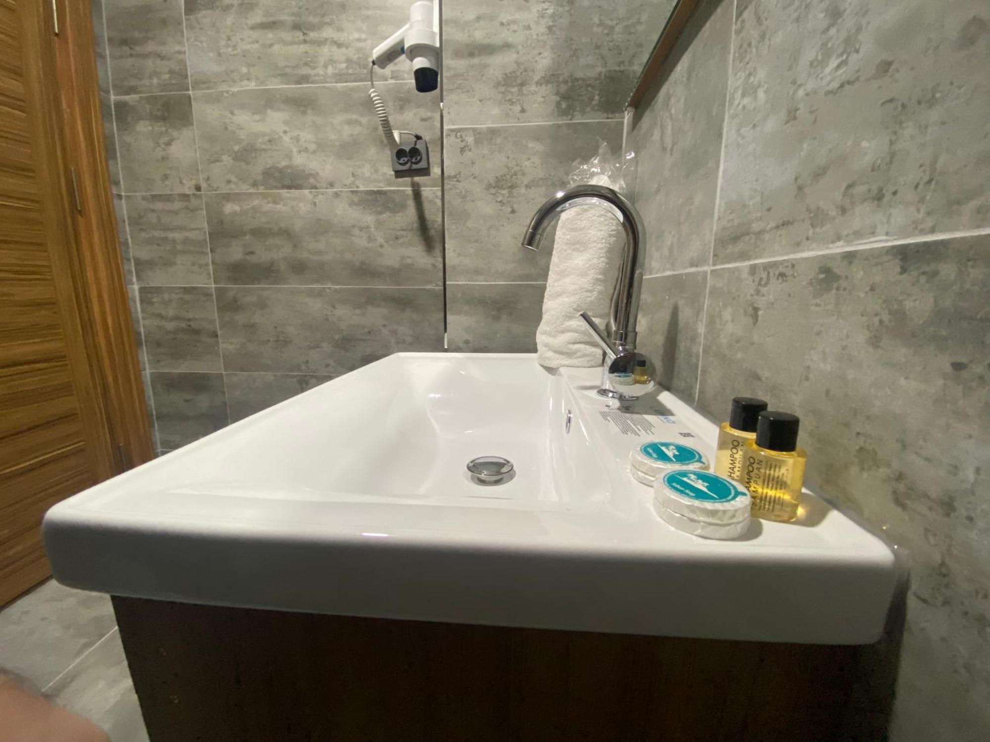 Suite Hot Tub,1521890650:JPEG
