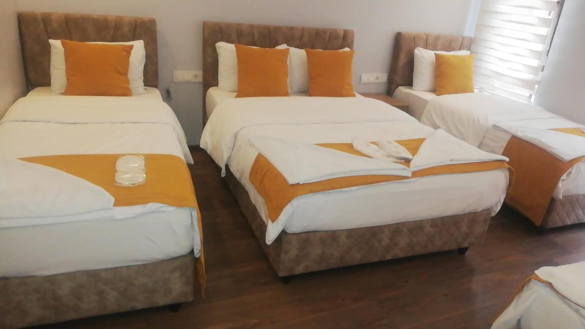 Deluxe Family Room,1528663156:JPEG