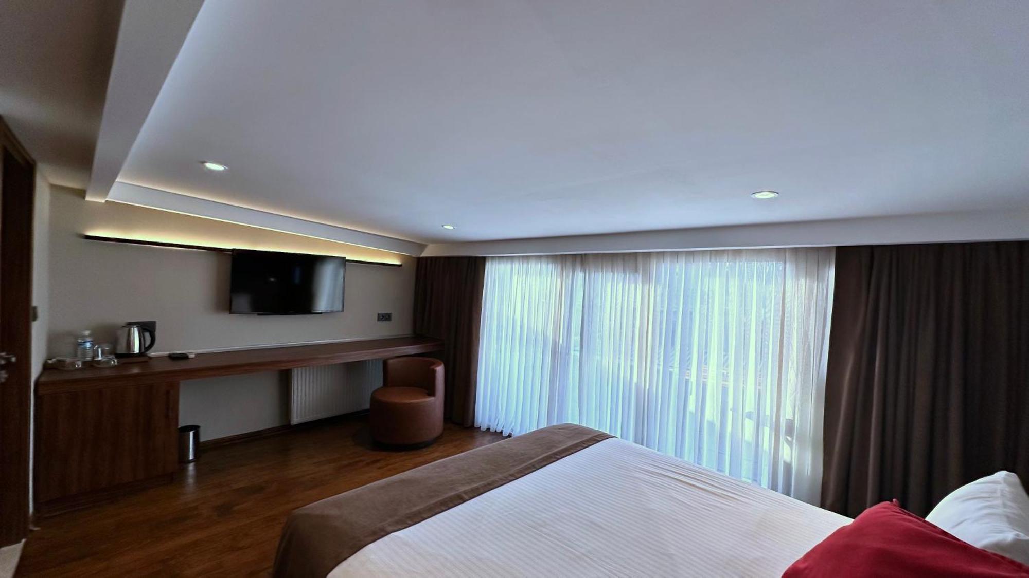 Kamer met Queensize Bed en Balkon