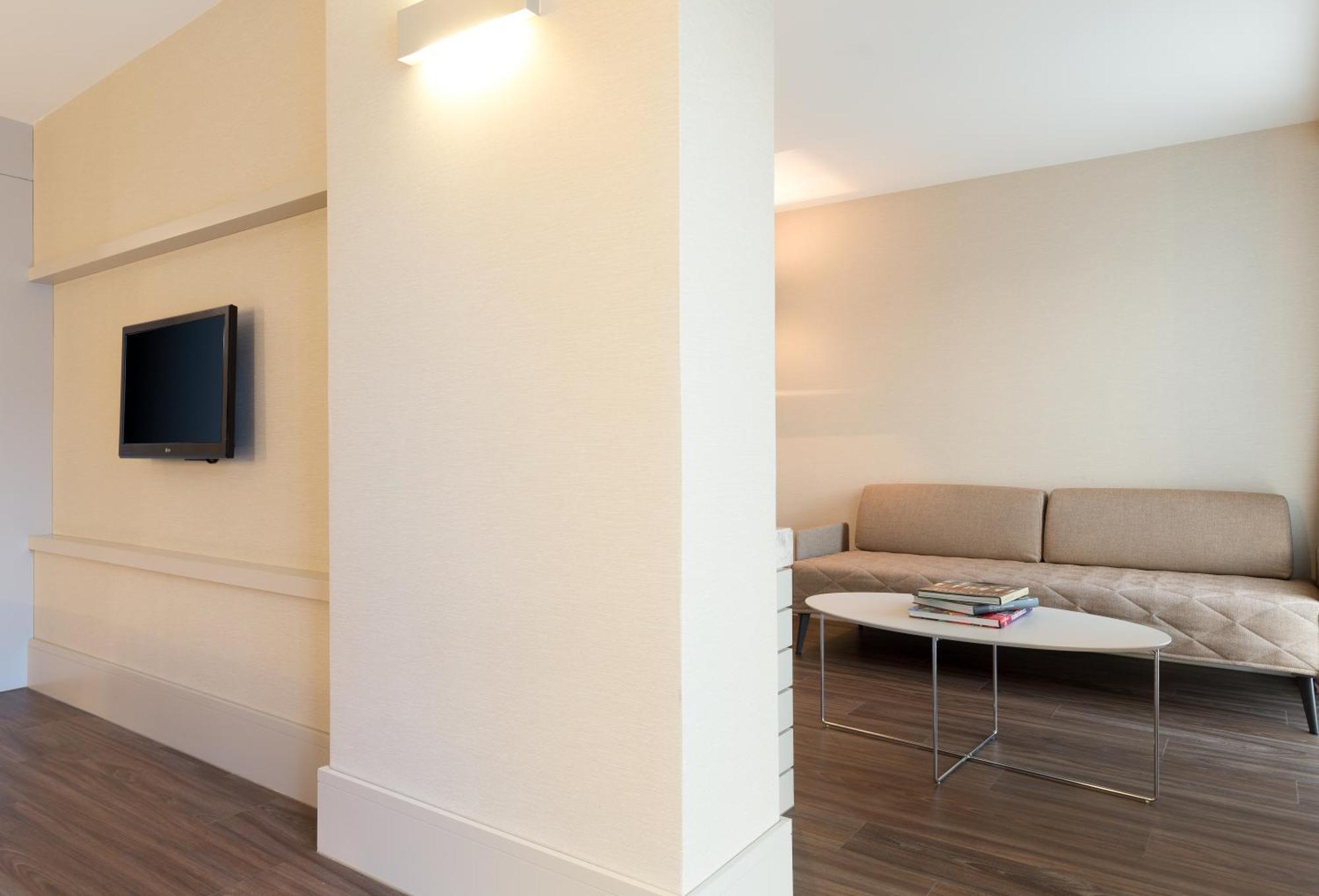 Junior Suite, 1 King,1533302539:JPEG