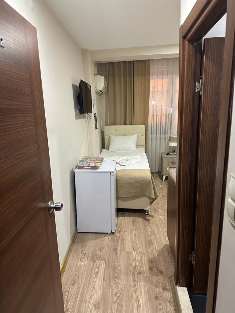 Double or Twin Room Bathroom