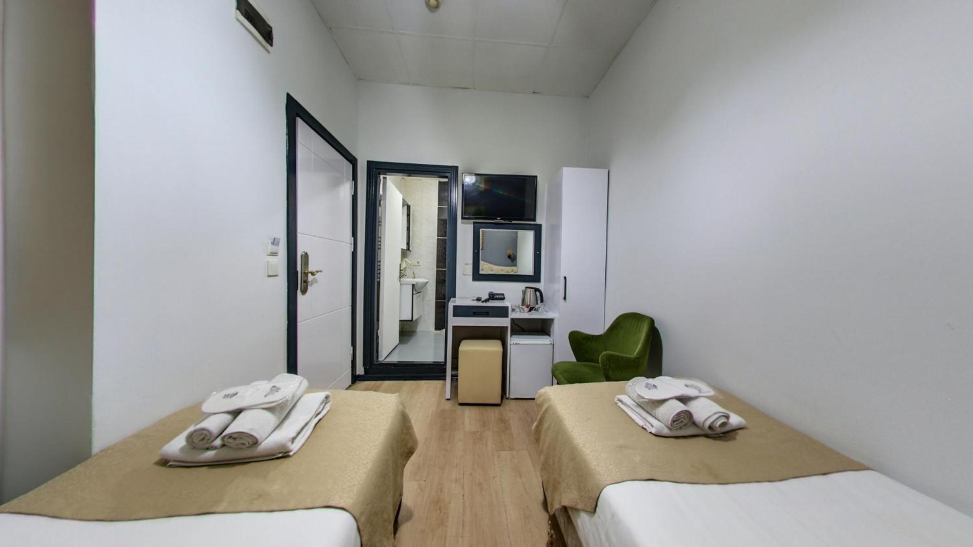 Habitación Económica con 1 cama doble o 2 individuales