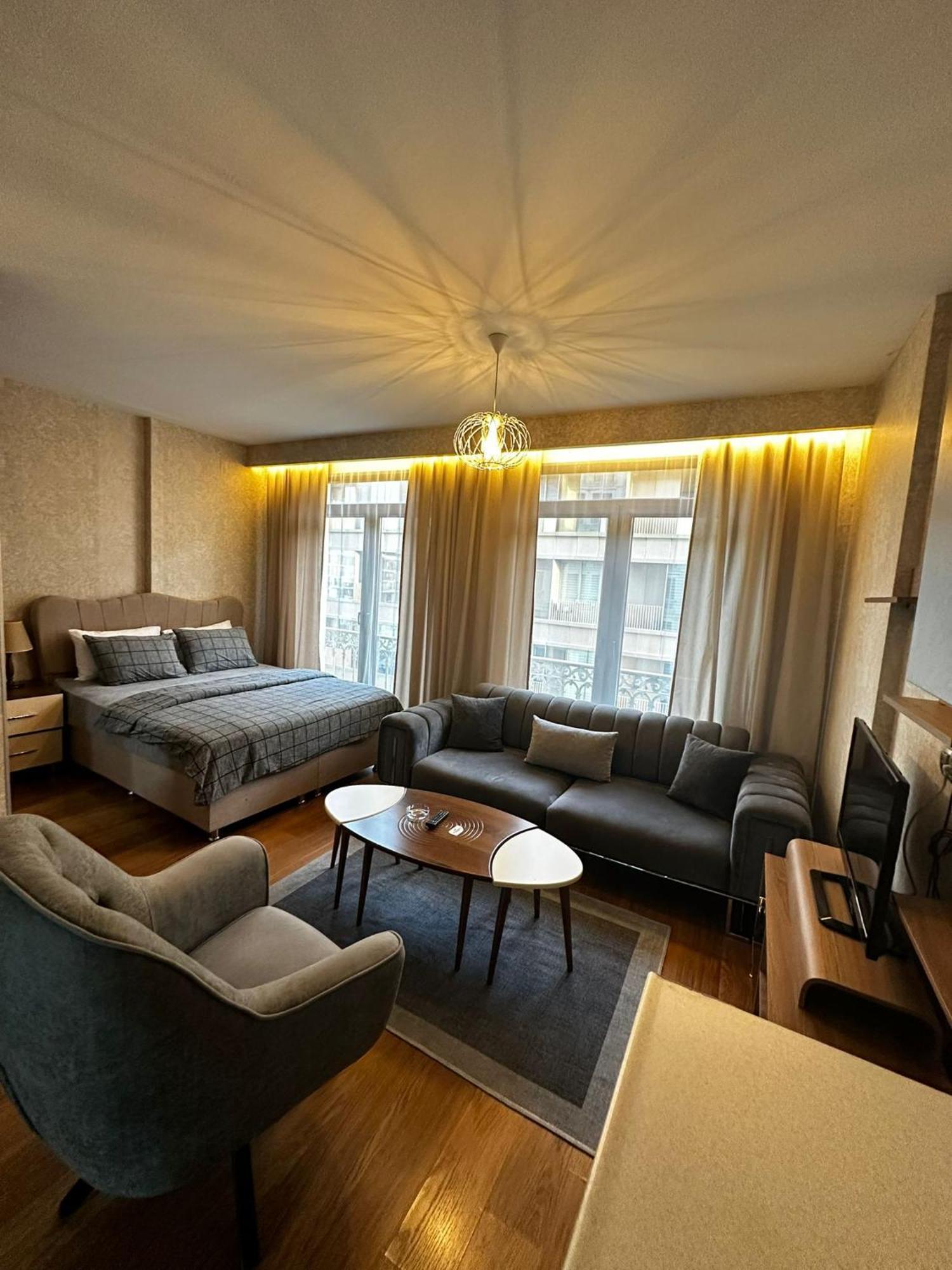 Deluxe Studio