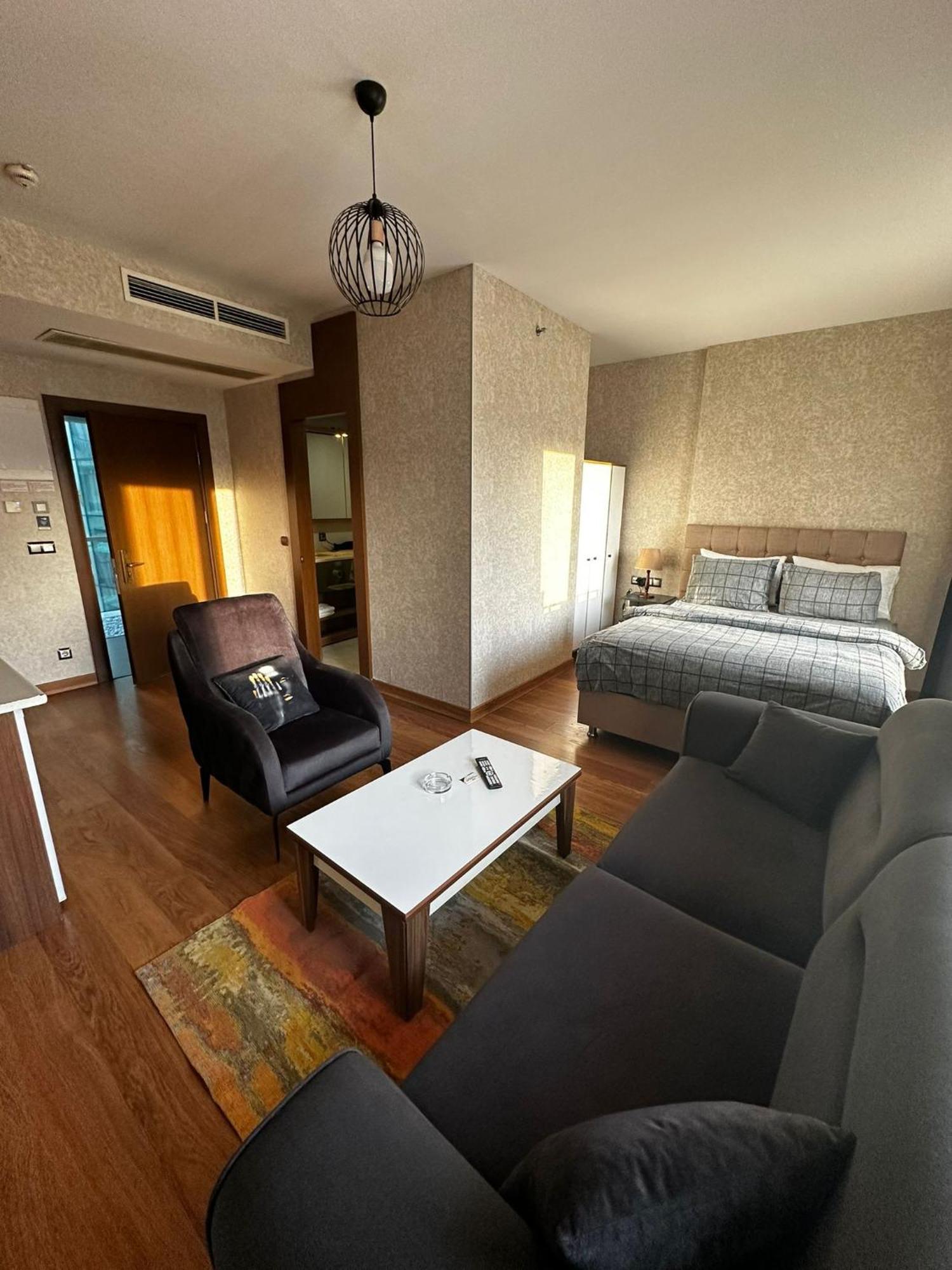 Deluxe Studio