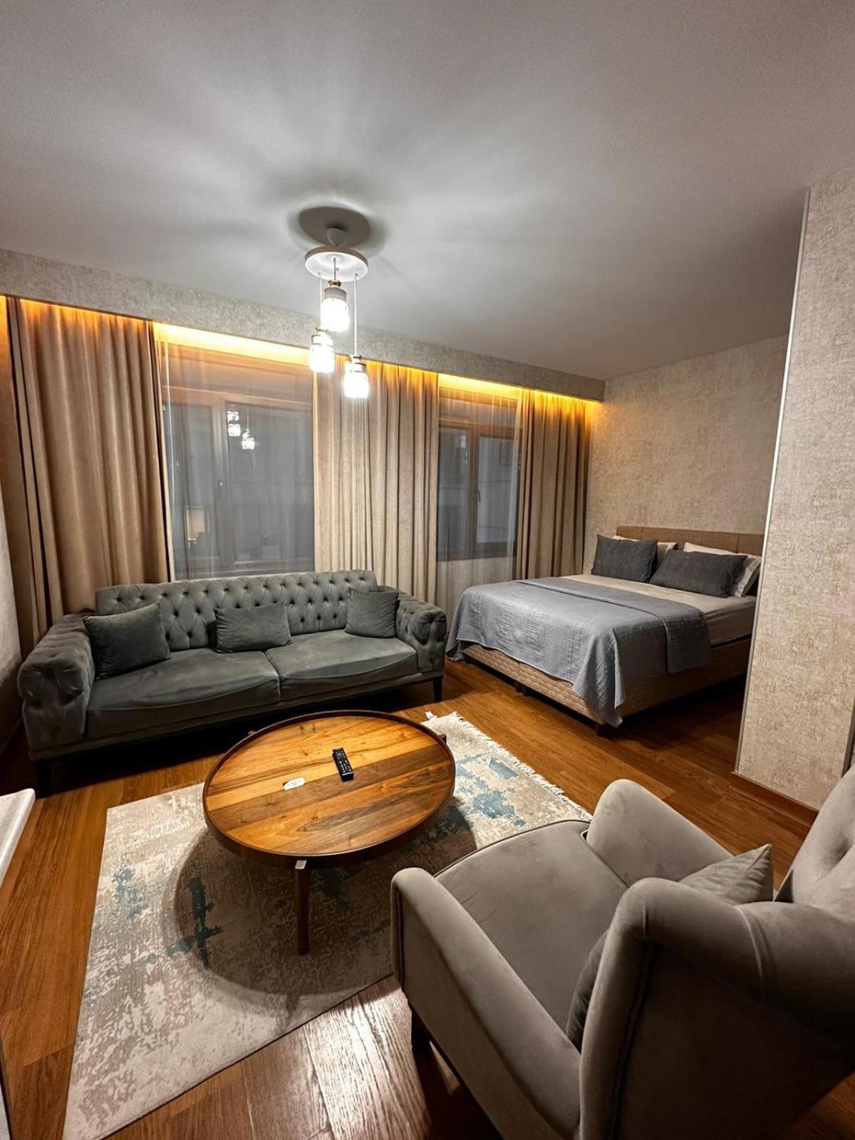 Deluxe Studio