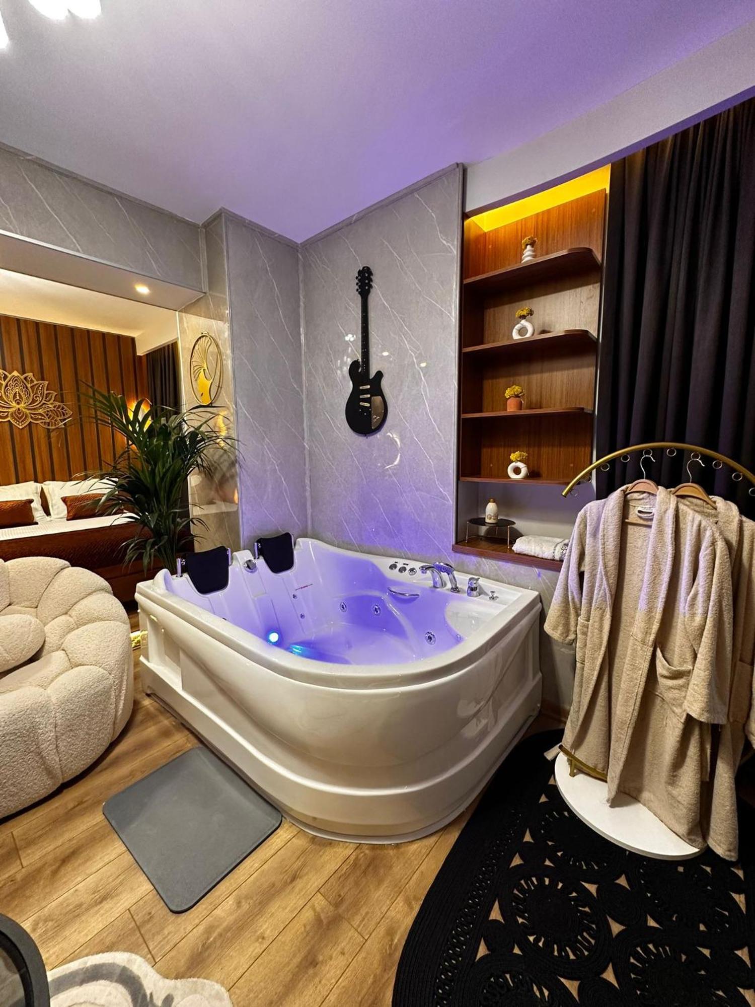 King Room Spa Bath