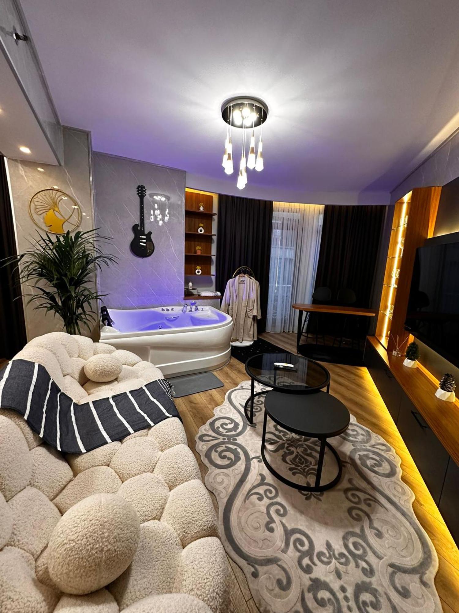 King Room Spa Bath