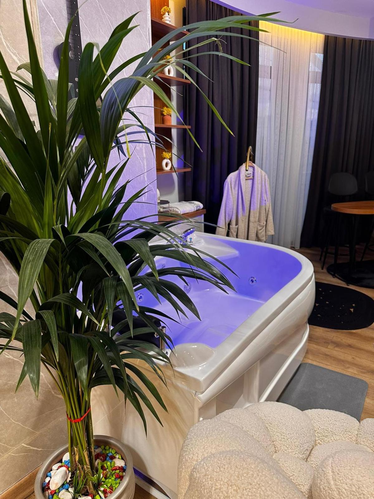 King Room Spa Bath