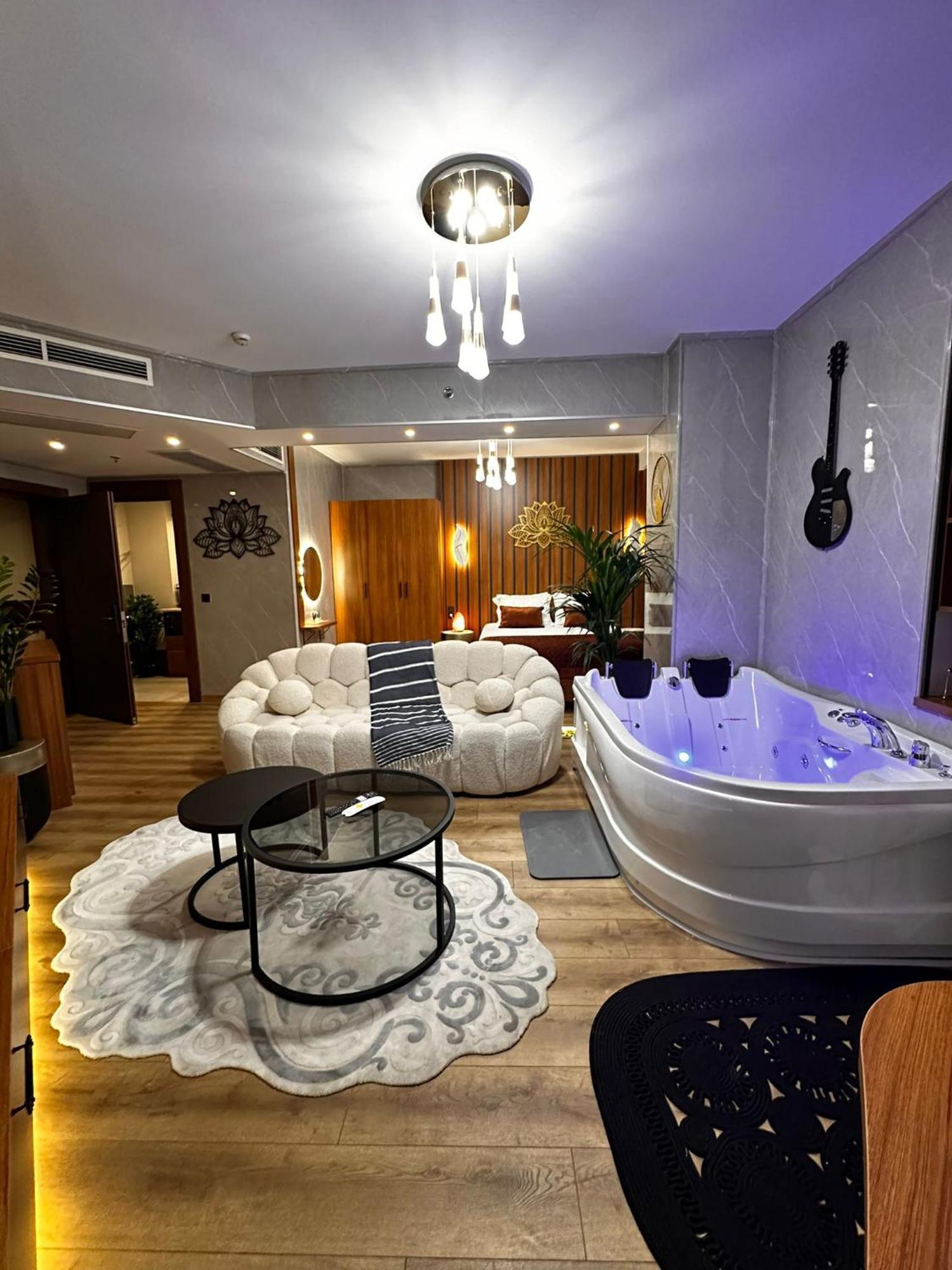 King Room Spa Bath