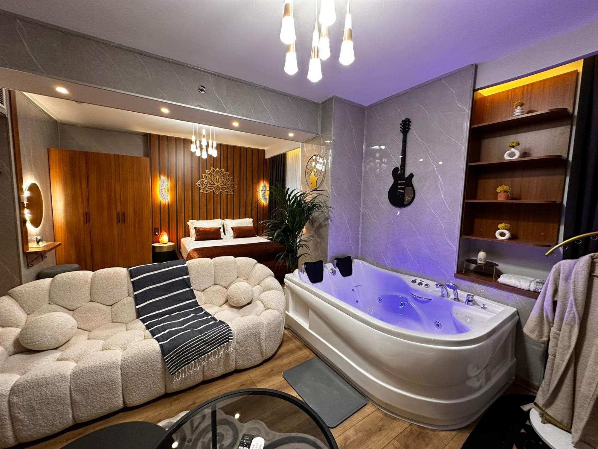 King Room Spa Bath