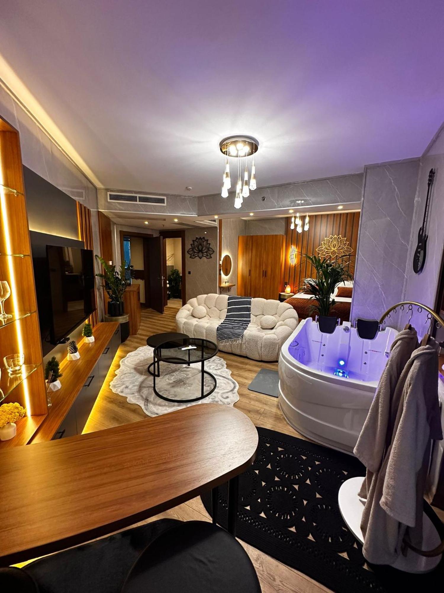 King Room Spa Bath