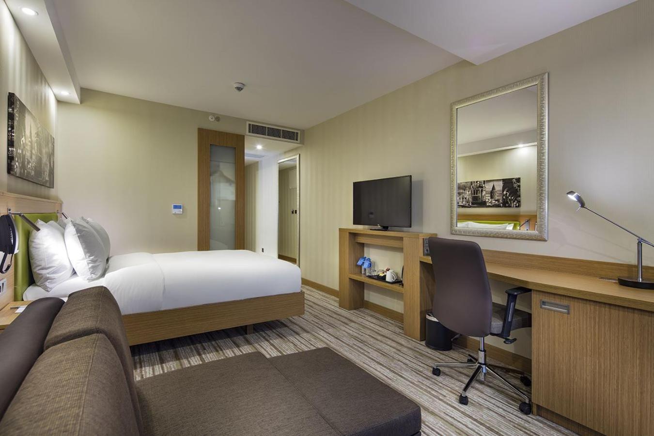Kamer met Queensize Bed en Slaapbank
